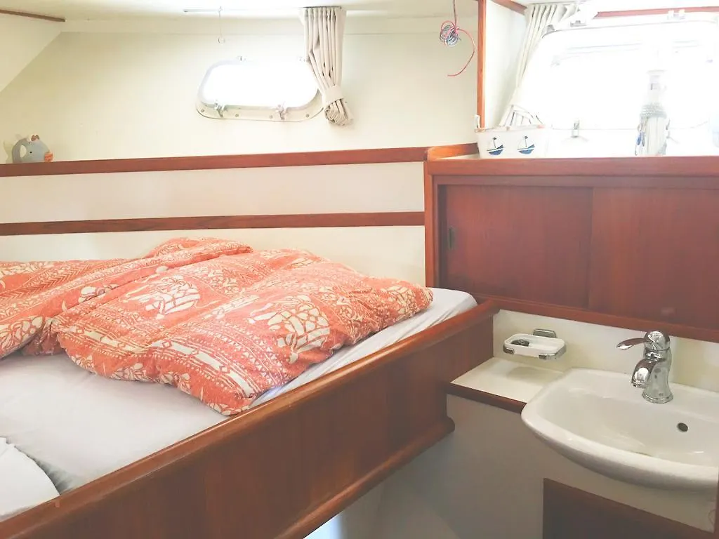 Schiffskoje Mit Fruhstuck Hotel Duesseldorf Botel Dusseldorf