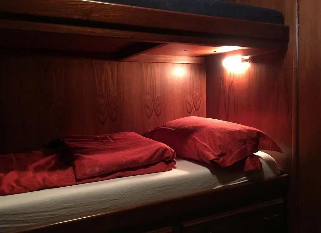 Schiffskoje Mit Fruhstuck Hotel Duesseldorf Dusseldorf