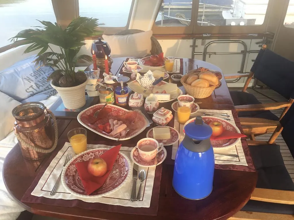 Botel Schiffskoje Mit Fruhstuck Hotel Duesseldorf
